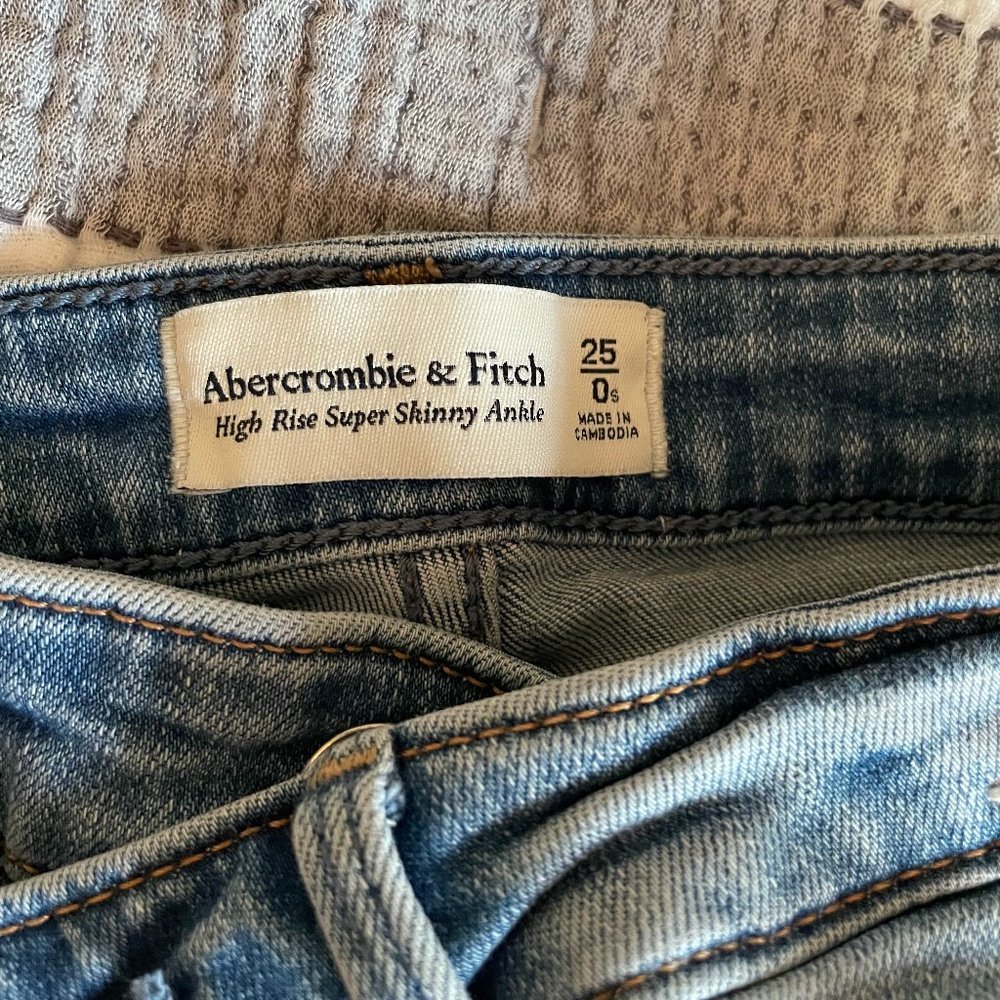 0S/25 Abercrombie & Fitch High Rise Super Skinny Ankle Jeans